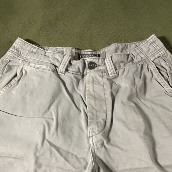 2 pairs of men’s shorts. LR Scoop green cargo, gray National Outfitters. Size 36 - Picture 11 of 15